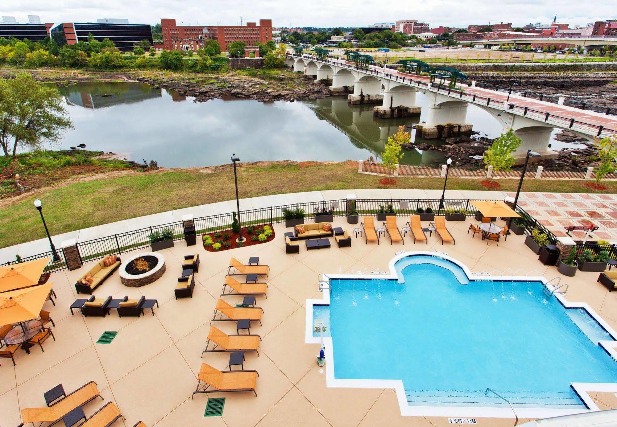Courtyard By Marriott Columbus فينيكس سيتي المظهر الخارجي الصورة